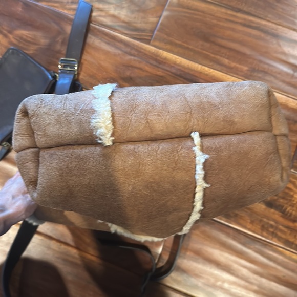 UGG Australia Tan/cream Fur Trim/Interior w sm int purse - Picture 6 of 7